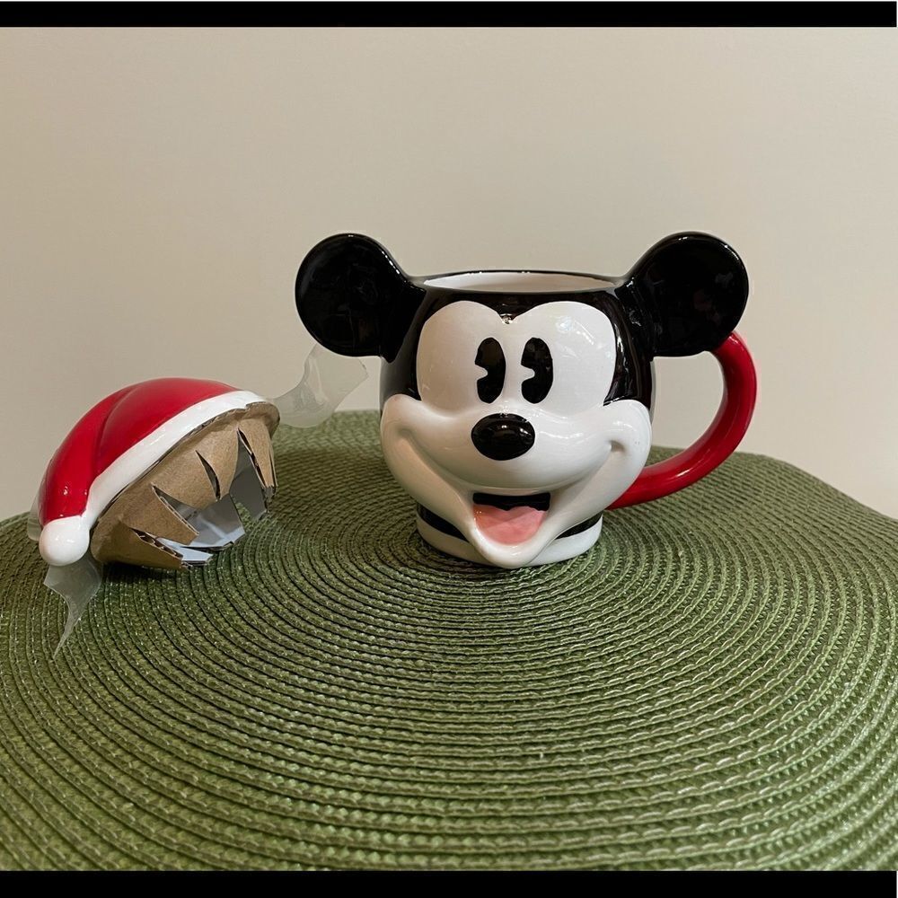 Disney Mickey Mouse Christmas mug with lid NWT